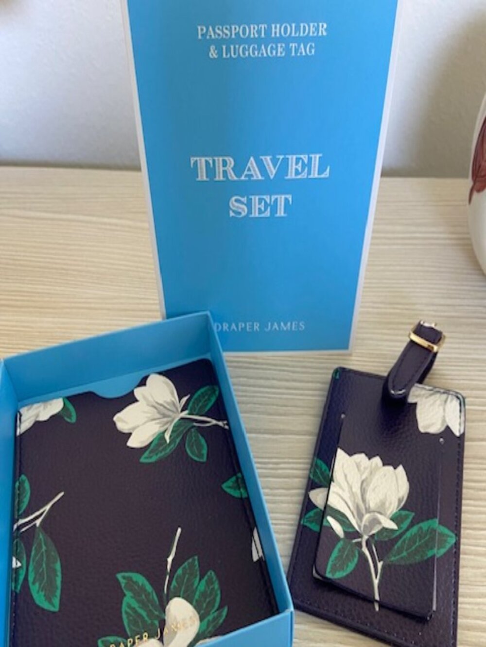 Draper James Passport Holder & Luggage Tag in Magnolia Print NWT